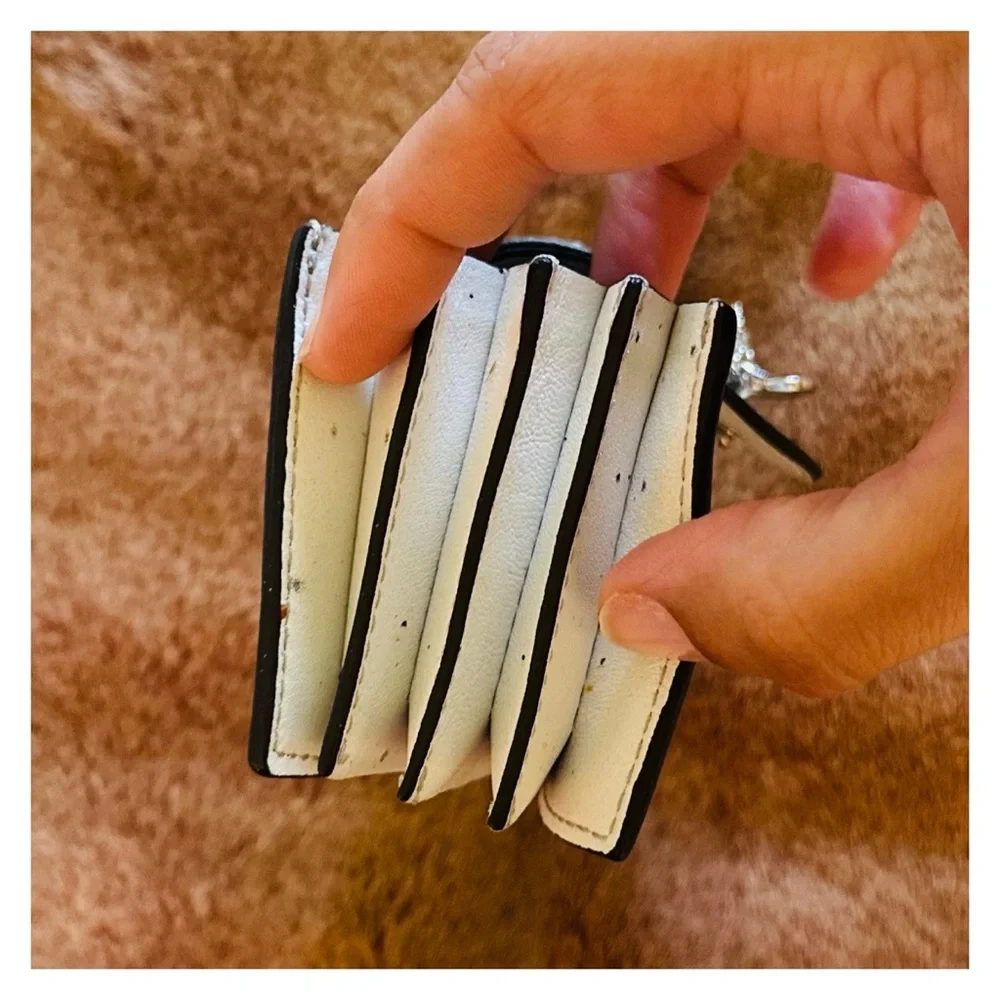 Vintage Juicy Couture White Leather Accordion Wallet with Heart and Crown Charms - Picture 8 of 8